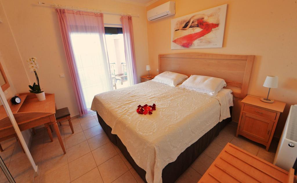 Villa Artemis Barbati Bagian luar foto