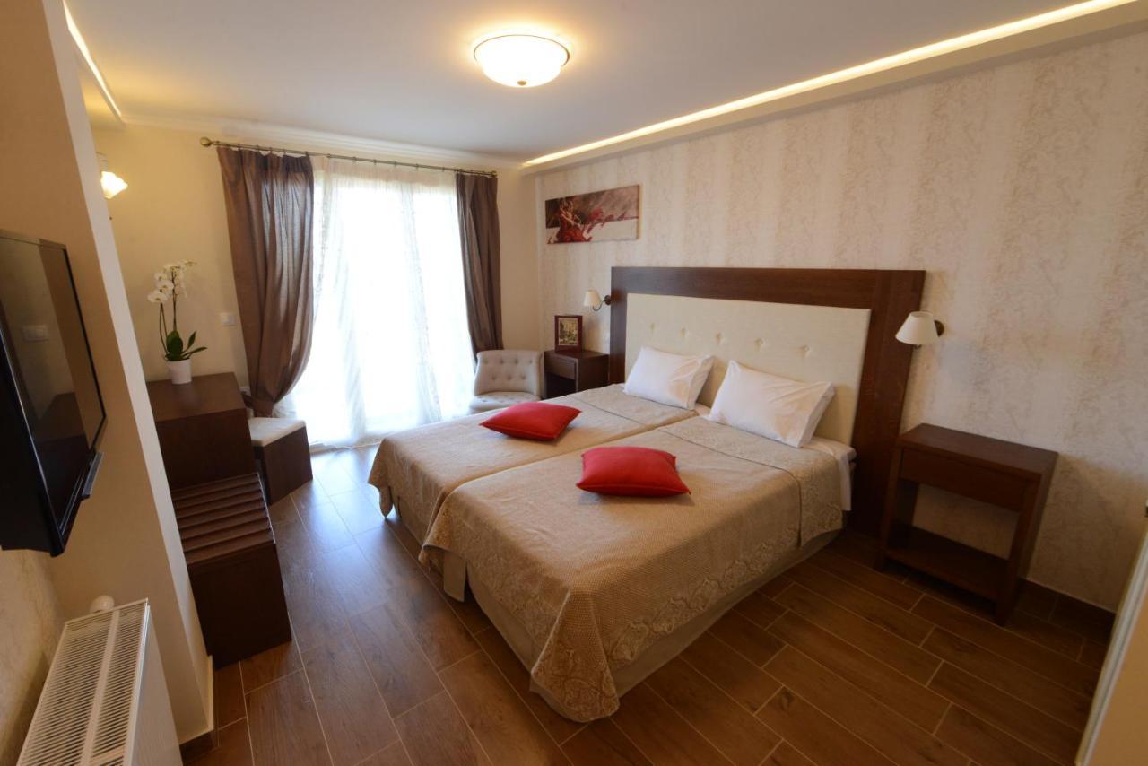 Villa Artemis Barbati Bagian luar foto