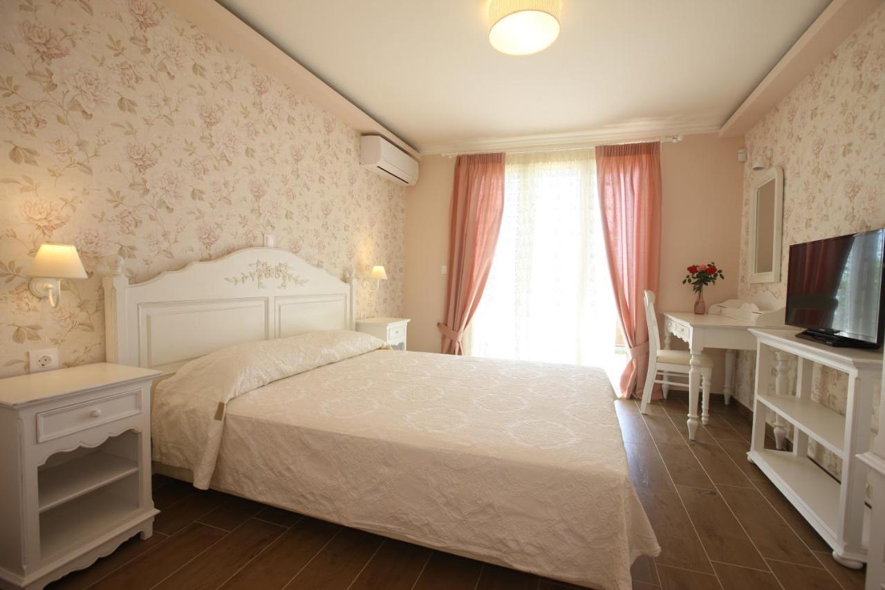 Villa Artemis Barbati Bagian luar foto